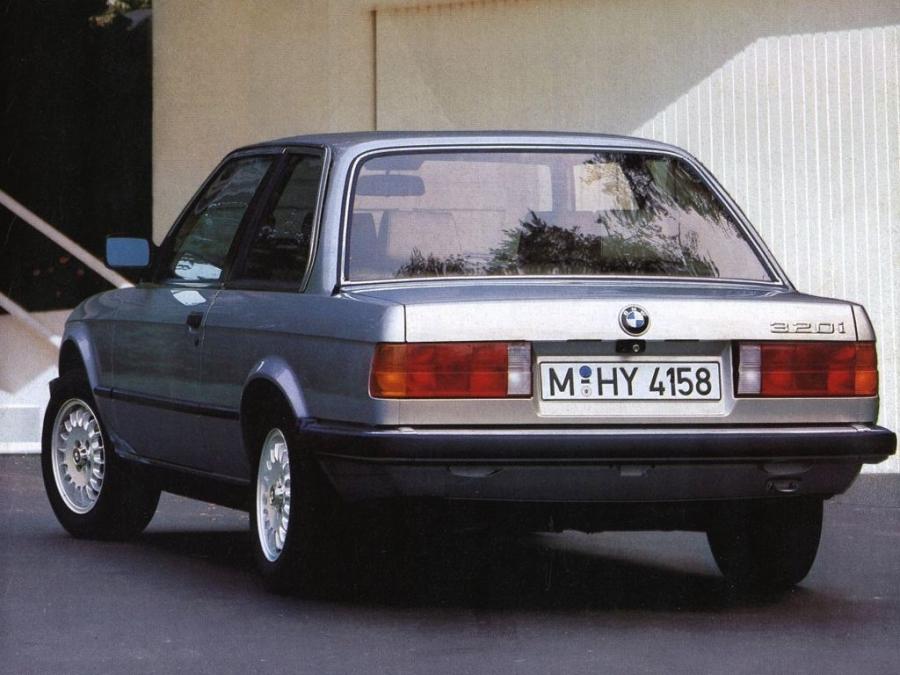  BMW 320i Coupe 1982 года  (фото 2 из 4)